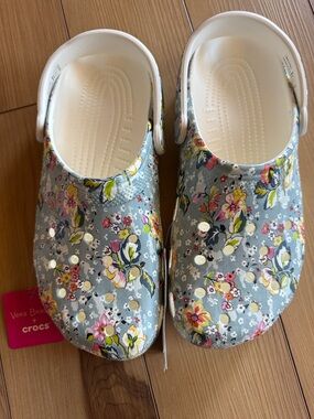 Vera Bradley x Crocs woman’s Floral Print Clogs in Light Blue